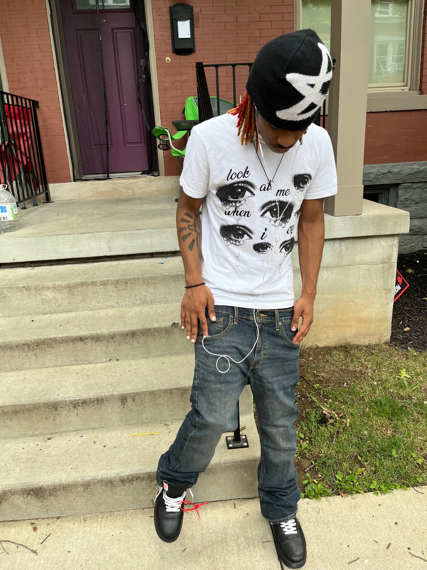 “Look at me” tee